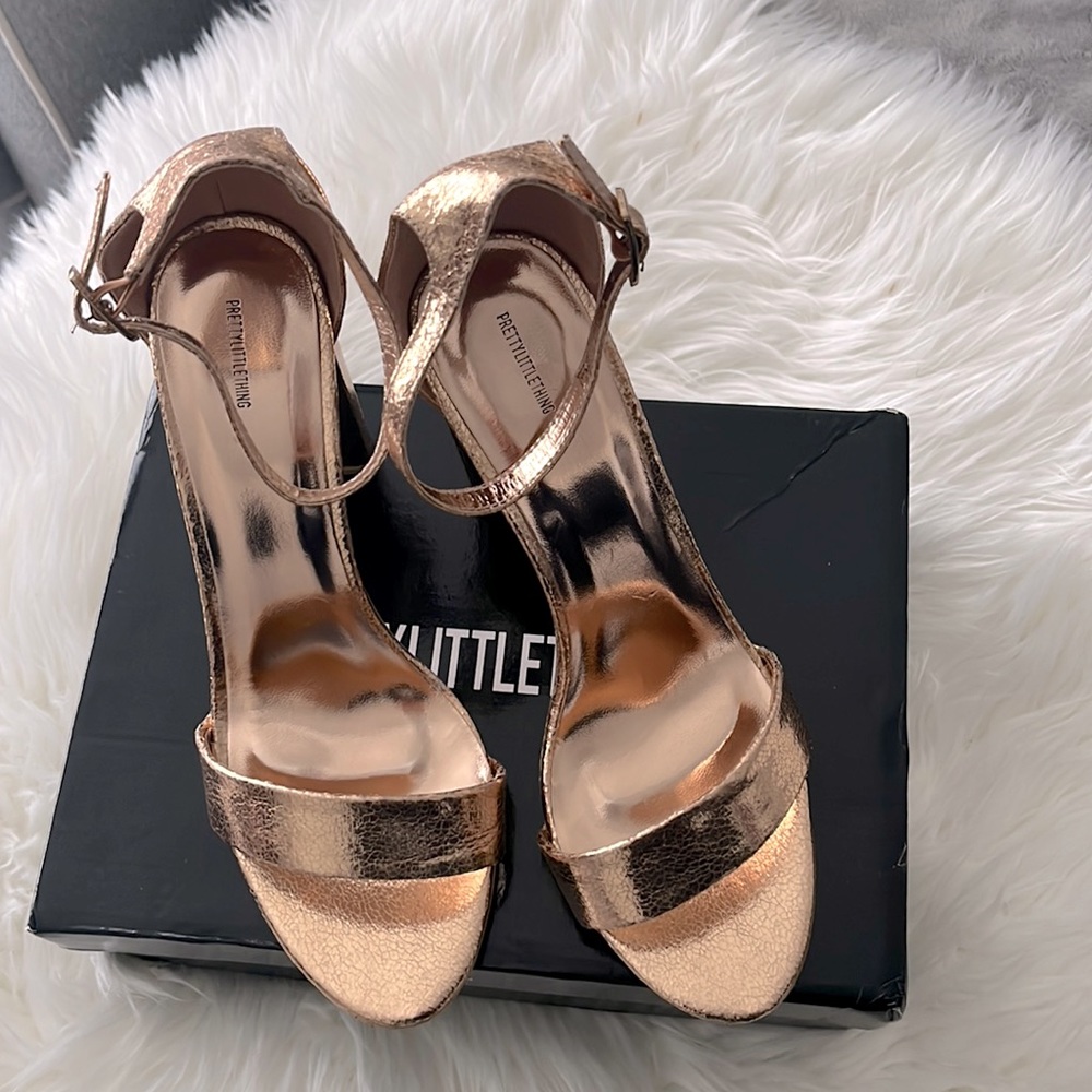 Pretty Littlething PLT Sandals Rosegold size 9 runs small